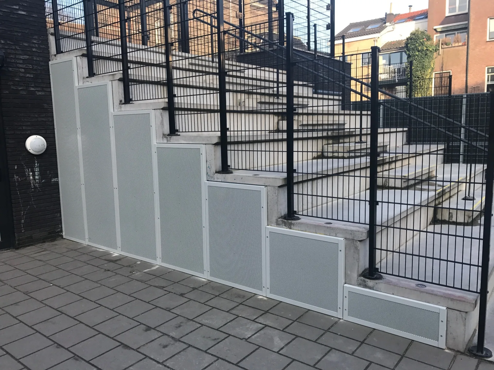 Geluidsabsorberende wandbekleding op locatie